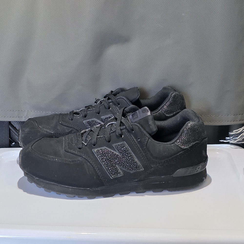 New Balance Black Women's Sneakers with Textured 'N' Detail